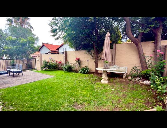 3 BEDROOM DUPLEX FOR SALE IN HALFWAY GARDENS
